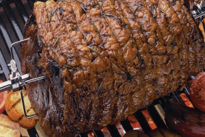 RECEPT: perfektn� Porchetta grilovan� na oto�nom ra�ni